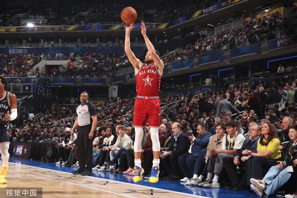 的羽毛球顶 的羽毛球顶