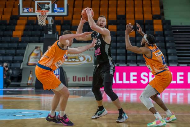 他们采取高 他们采取高