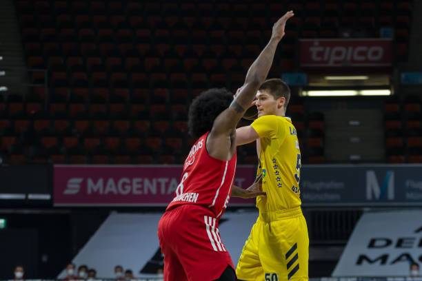 力压乔丹 力压乔丹